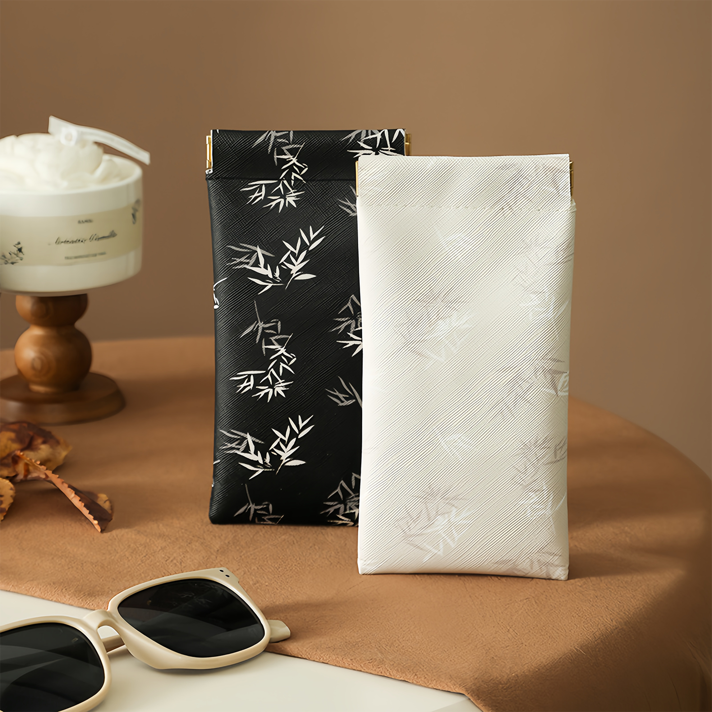 Retro Style Glasses Bag, Spring-Type Opening Mini Pouch