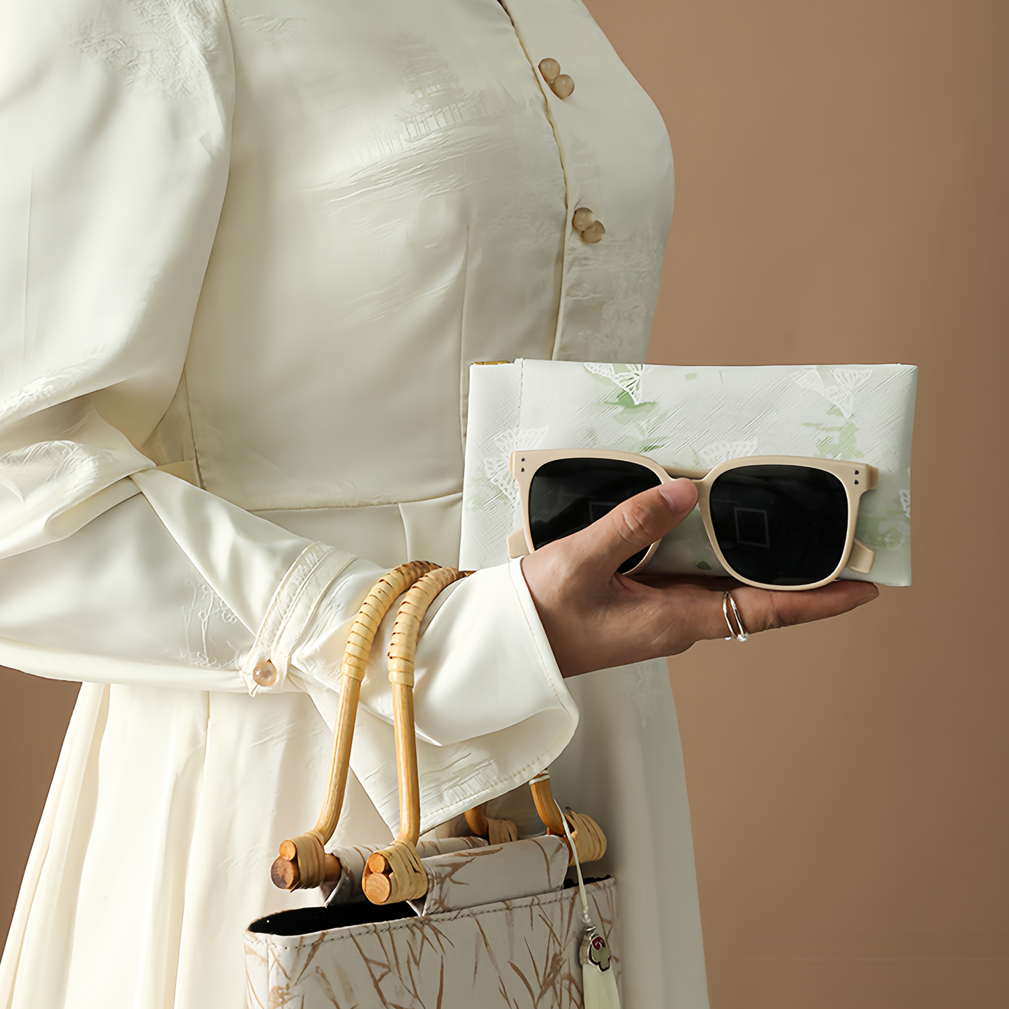 Retro Style Glasses Bag, Spring-Type Opening Mini Pouch